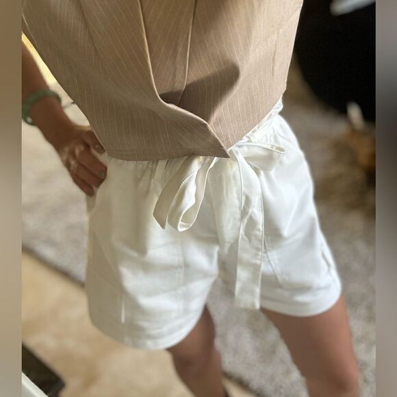 071. WAIST TIE DETAIL WITH BACK POCKETS SHORTS- OFF WHITE - Picture 9 of 9